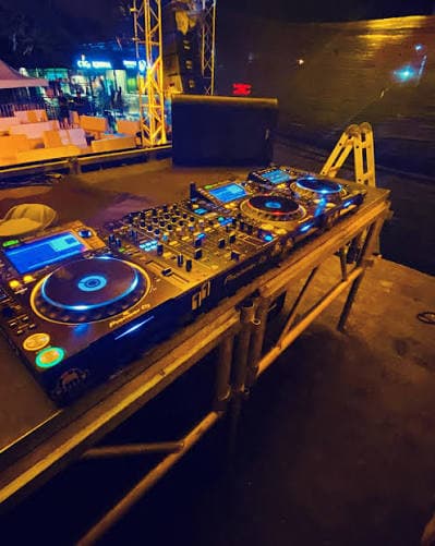 DJ Console on Rent thumbnail 2
